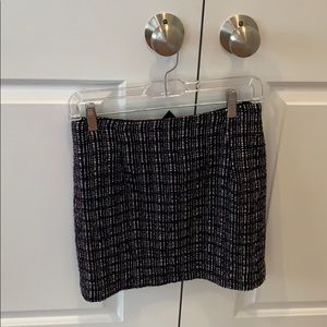 Skirt. Plaid. Zips in back